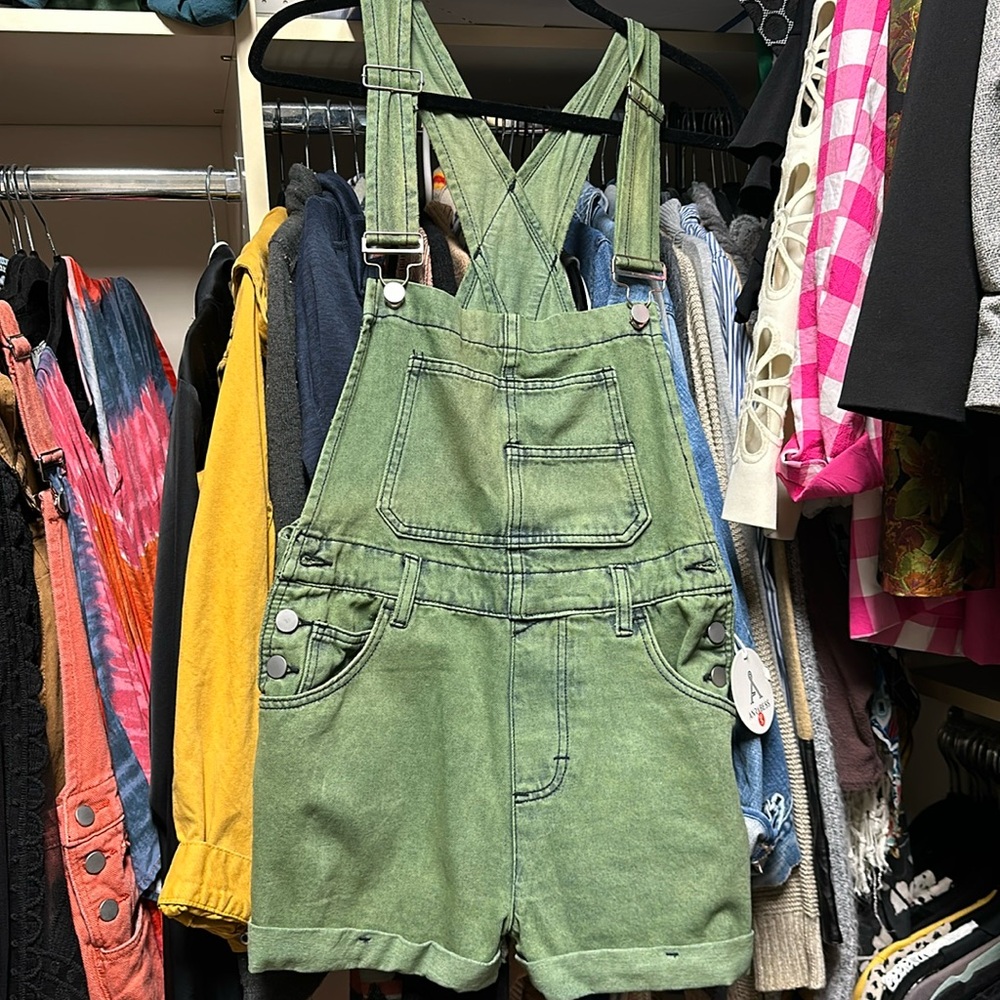 Green bib shorts